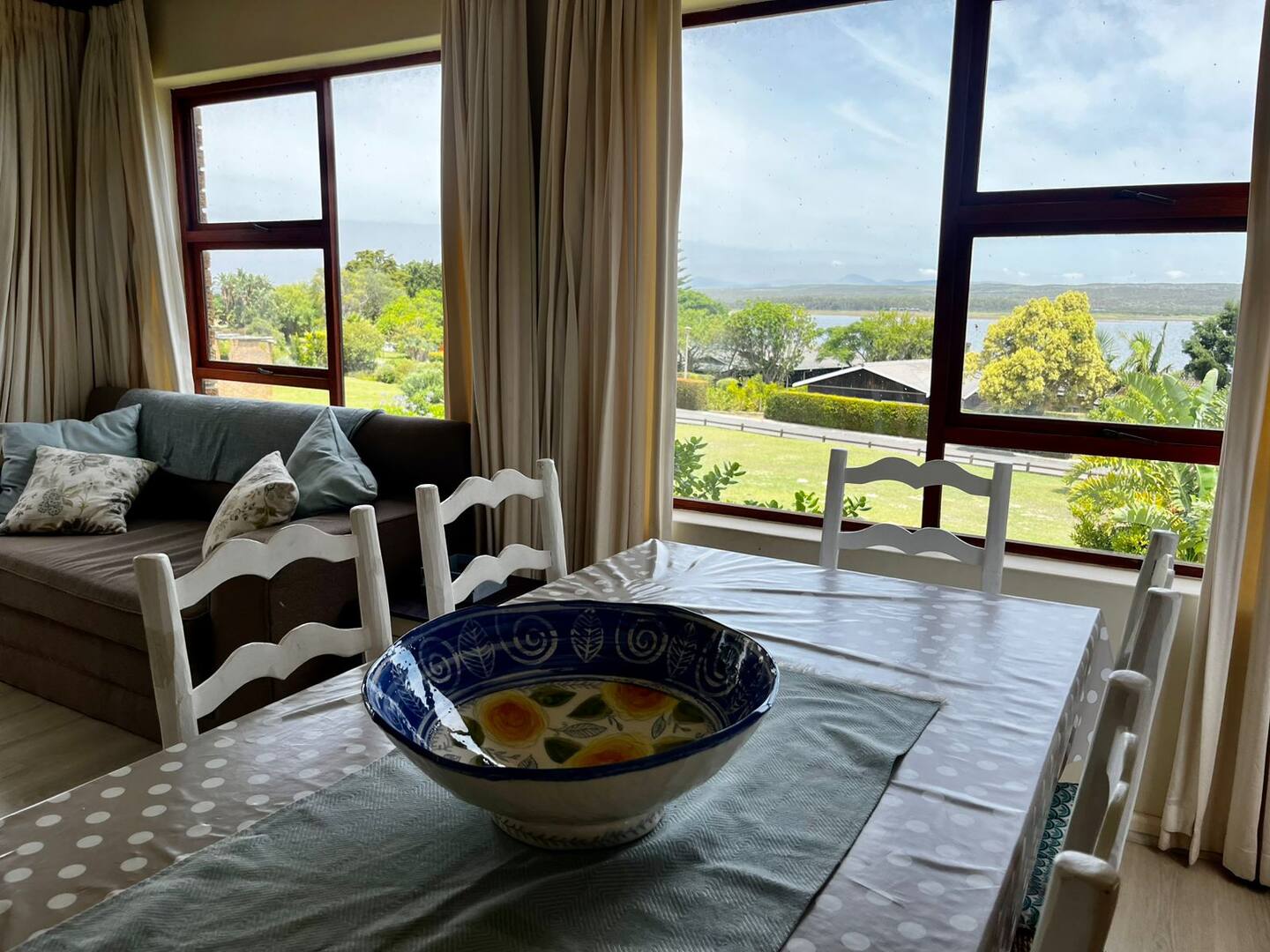 Rosemary’s Cottage thumbnail 8