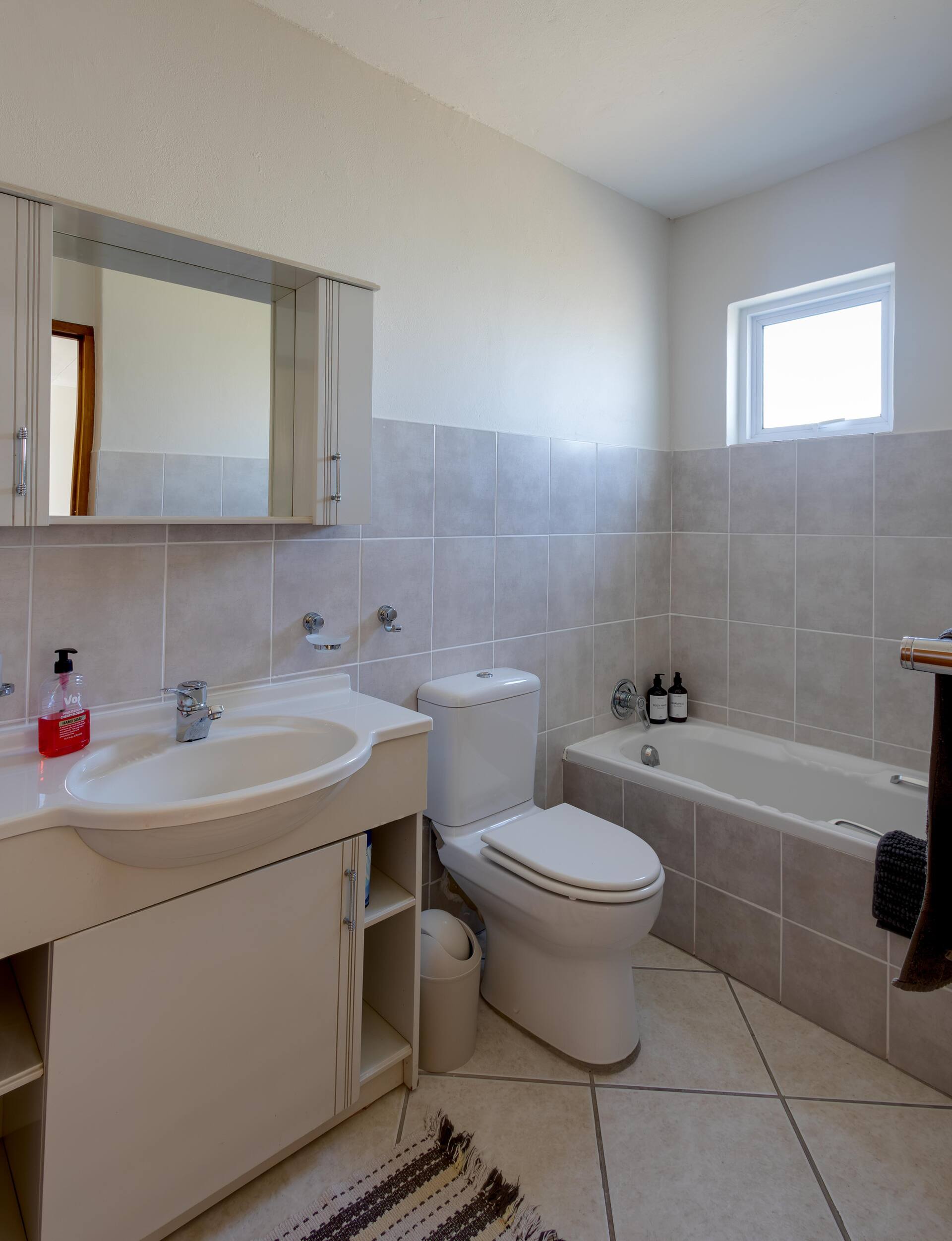 Green Street, Blue View – 3 bedroom self-catering holiday home in Onrus, Hermanus thumbnail 18