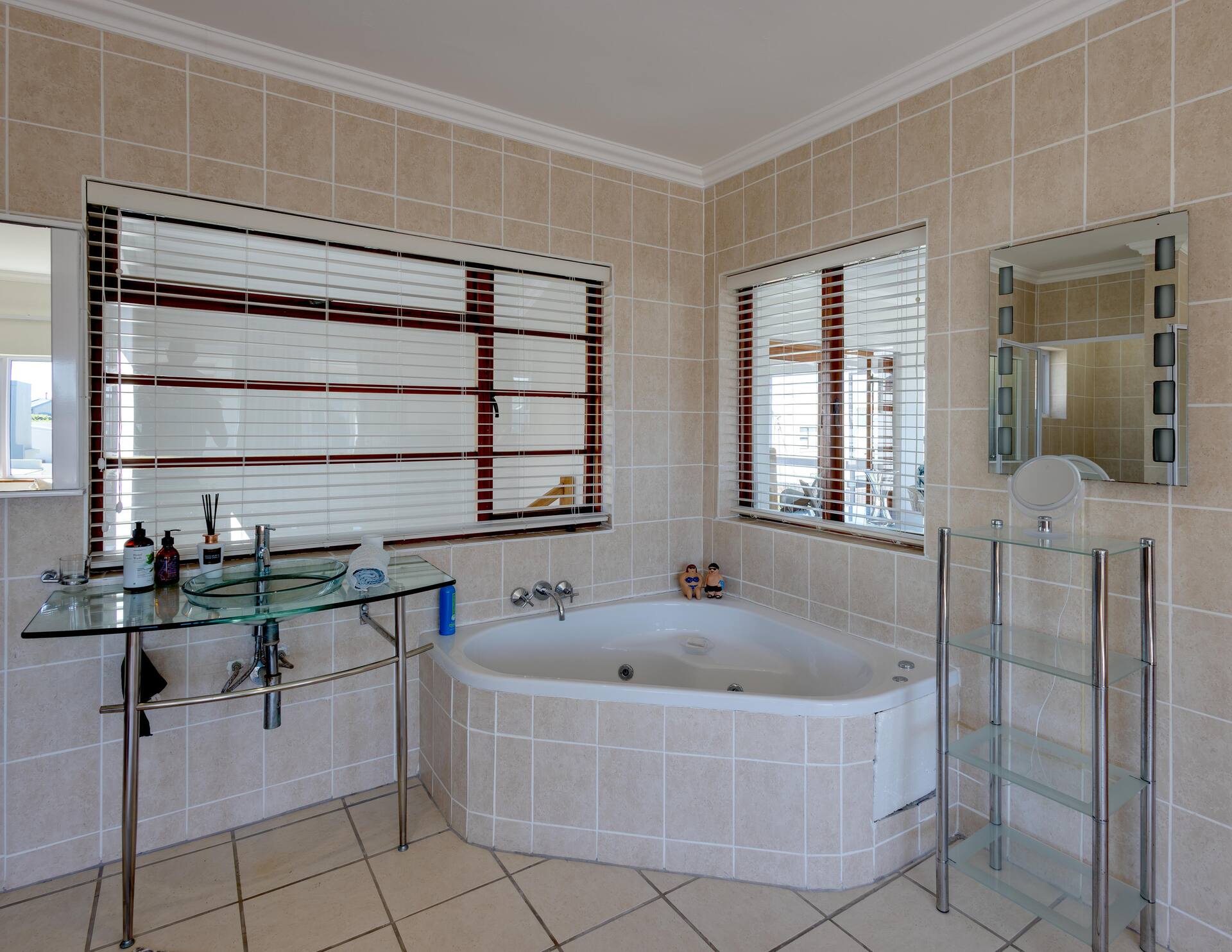 Green Street, Blue View – 3 bedroom self-catering holiday home in Onrus, Hermanus thumbnail 13