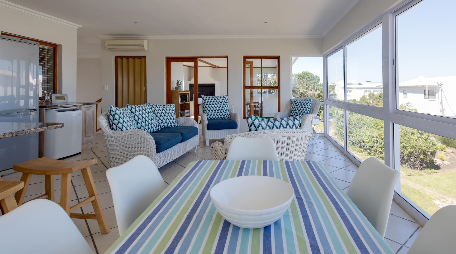 Green Street, Blue View – 3 bedroom self-catering holiday home in Onrus, Hermanus thumbnail 4