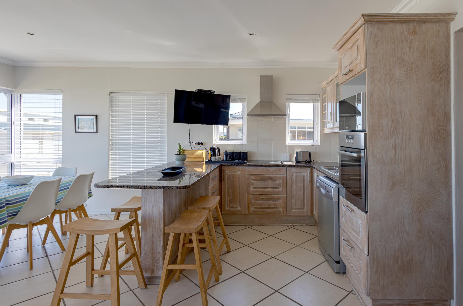 Green Street, Blue View – 3 bedroom self-catering holiday home in Onrus, Hermanus thumbnail 6