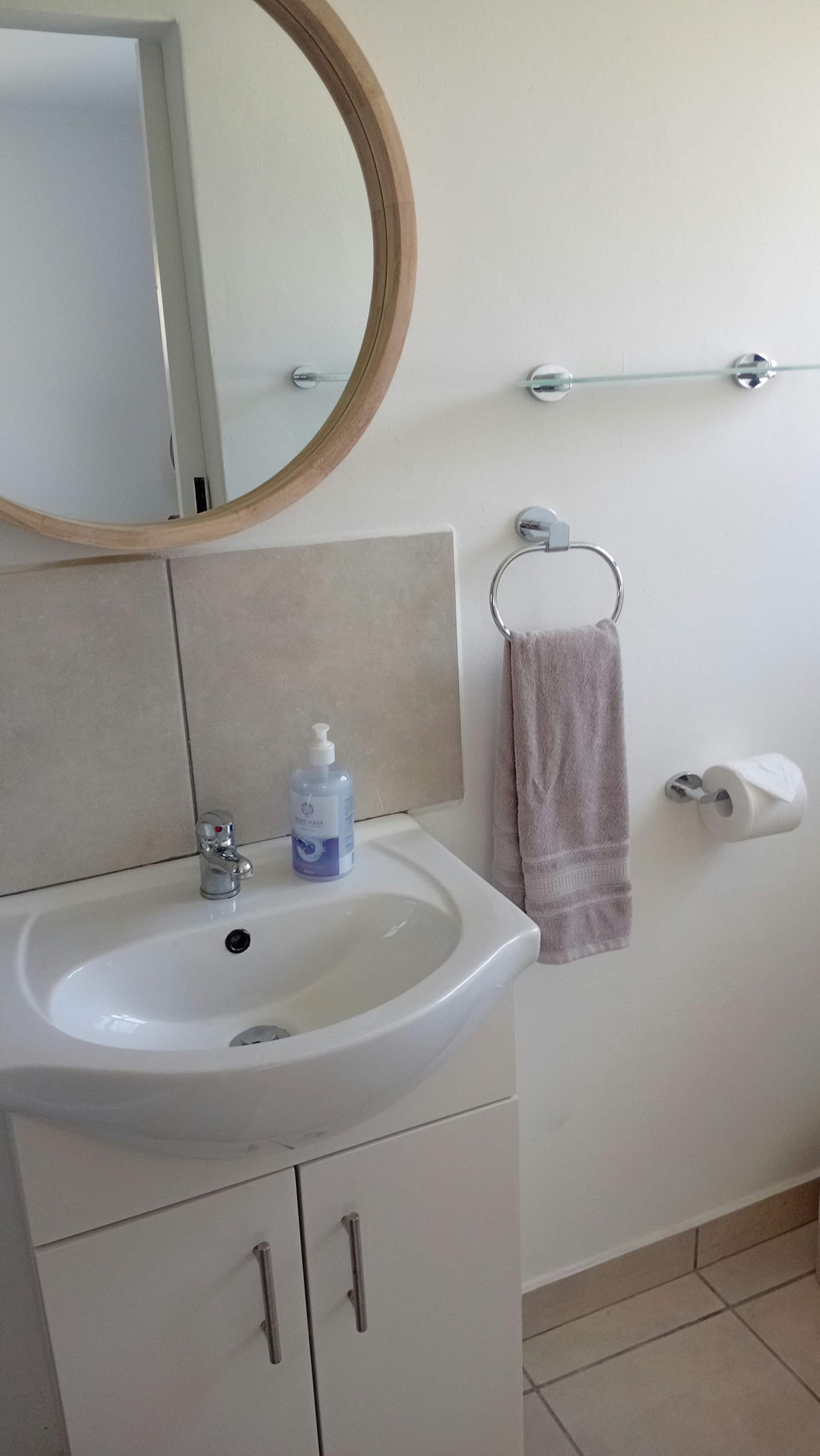 Serenity – 3 bedroom self-catering holiday home in Vermont, Hermanus thumbnail 21